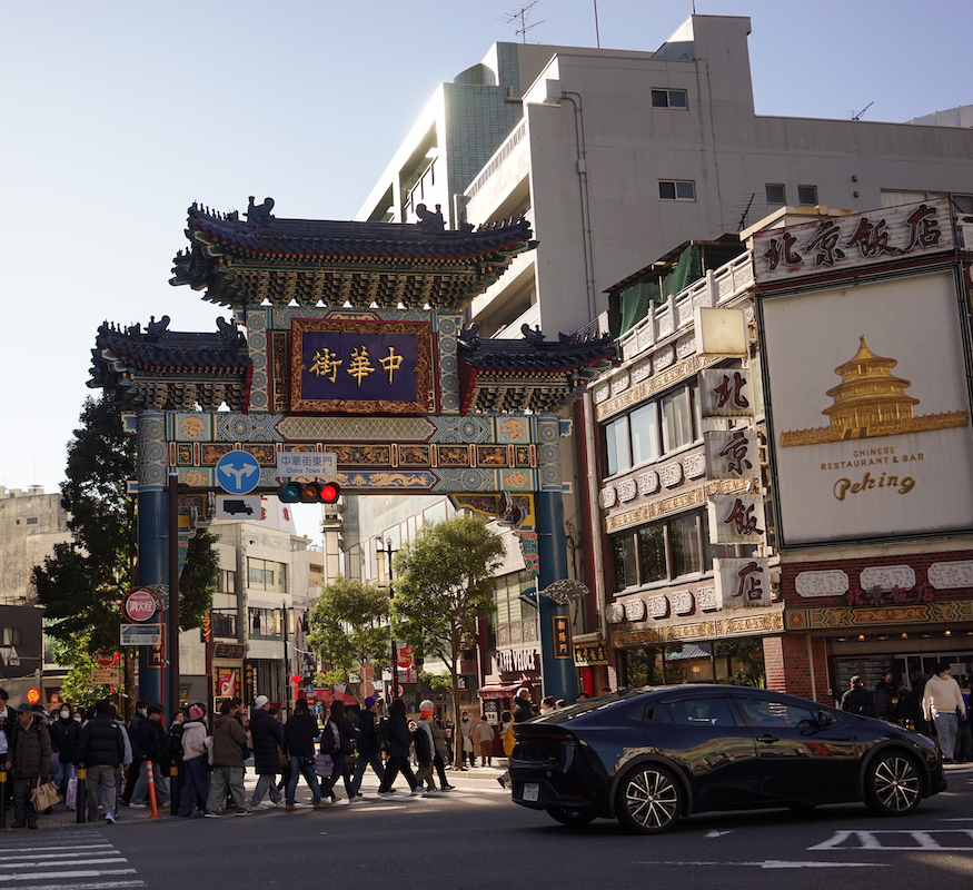 中華街の名が表示されている門